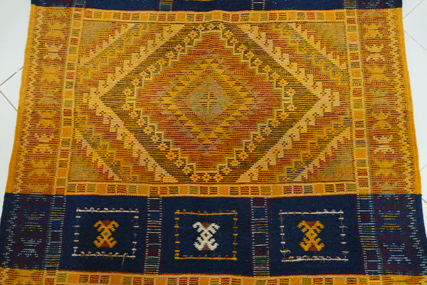 Kilim Taznakht Berber Rug - Timeless Elegance