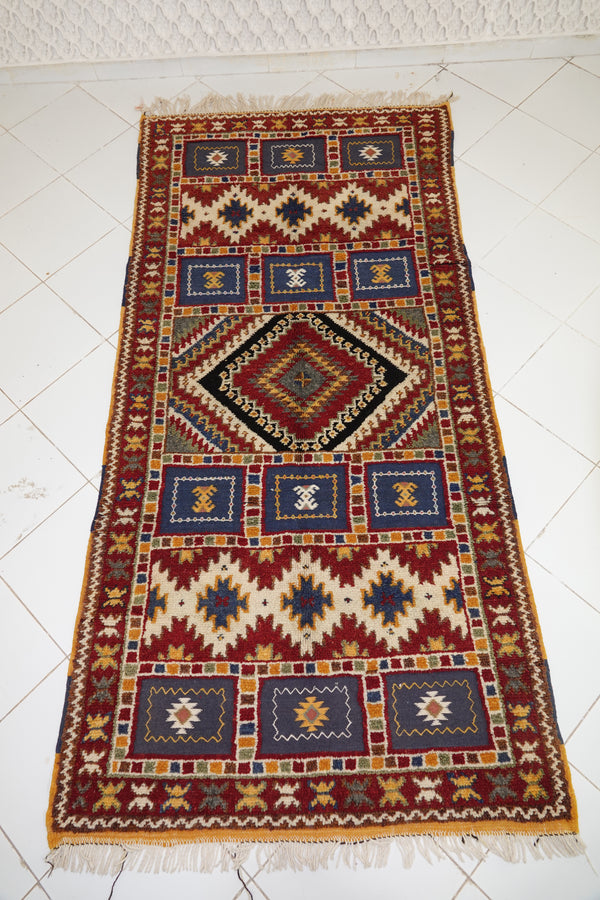 Kilim Taznakht Berber Rug - Timeless Elegance
