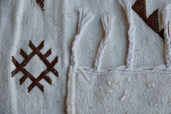 Kilim Taznakht Berber Rug - Exotic Elegance Unmatched